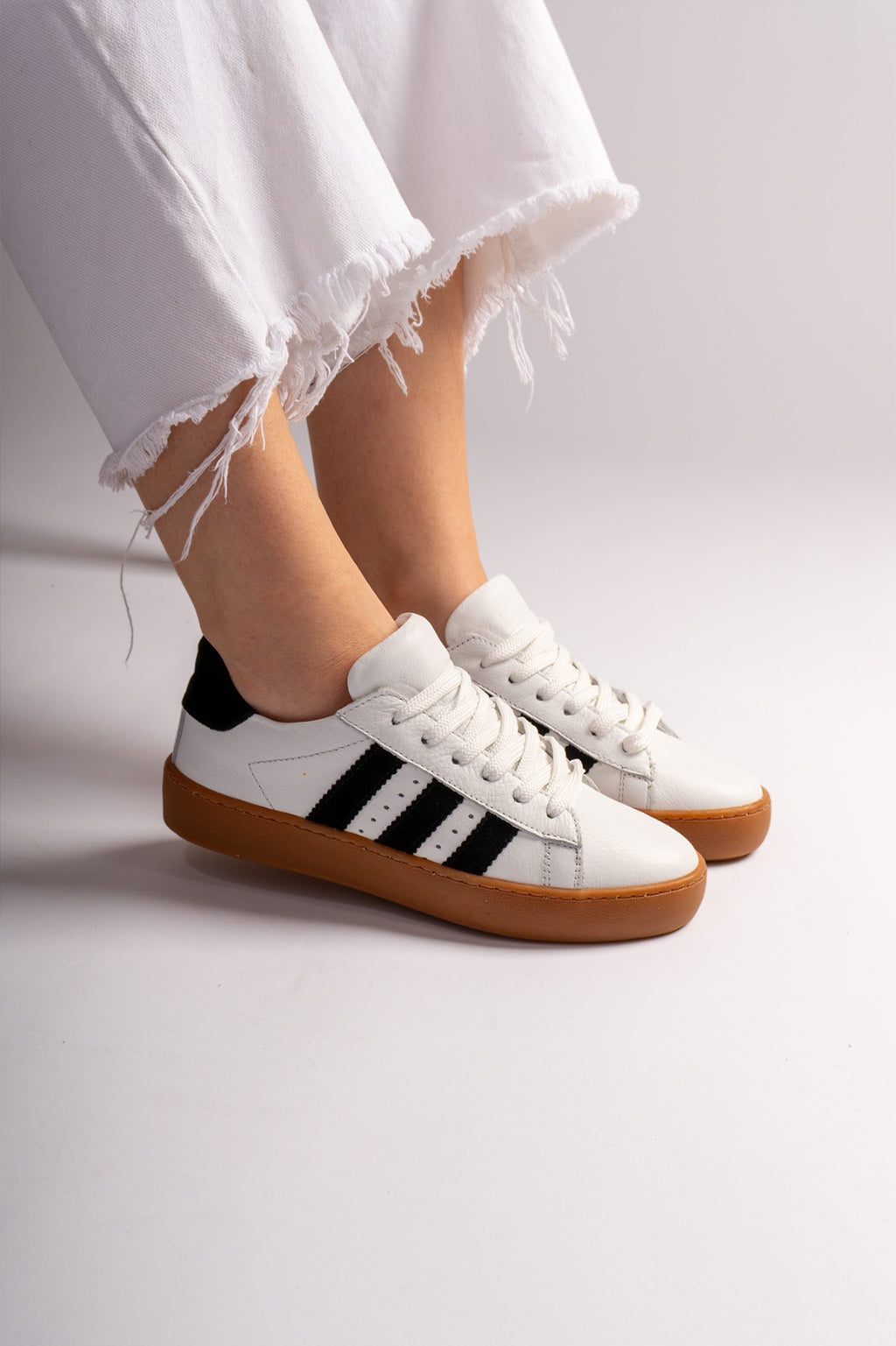 Hakiki Deri Kadın Sneaker Beyaz, Bağcıklı Şerit Detaylı Günlük Spor Ayakkabı